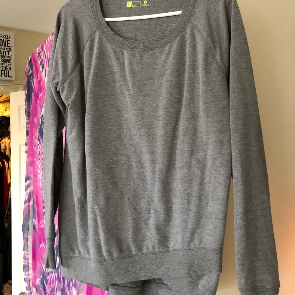 M grey sweatshirt